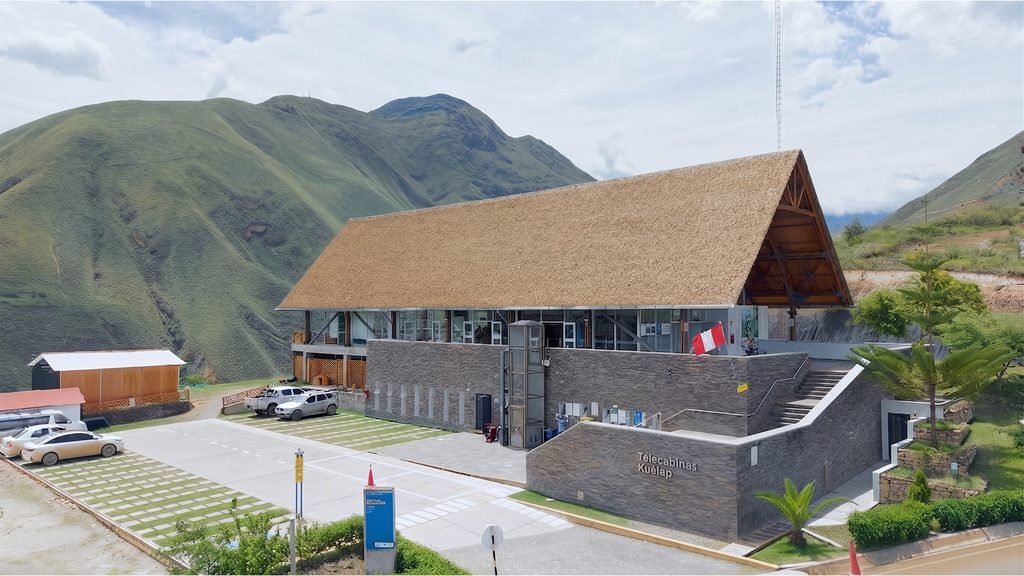 ómo se eligen las cubiertas para infraestructura turística de alta exigencia. El caso de las estaciones del primer teleférico del Perú, en Amazonas a más de 3.000 msnm