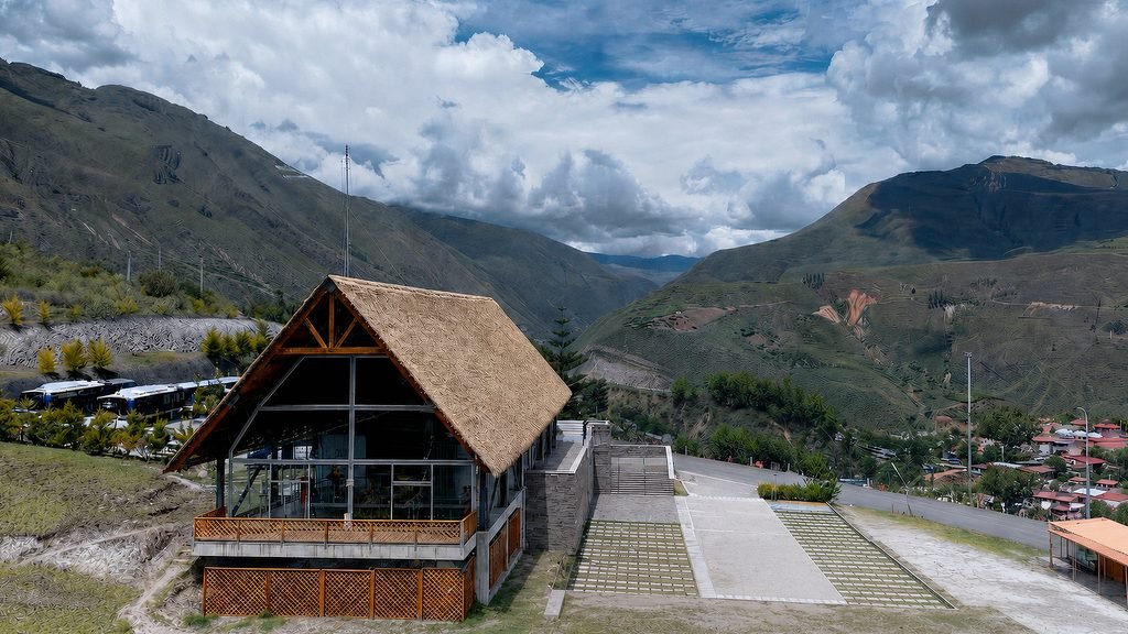 cómo se eligen las cubiertas para infraestructura turística de alta exigencia. El caso de las estaciones del primer teleférico del Perú, en Amazonas a más de 3.000 msnm